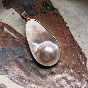 Mabe pearl pendant